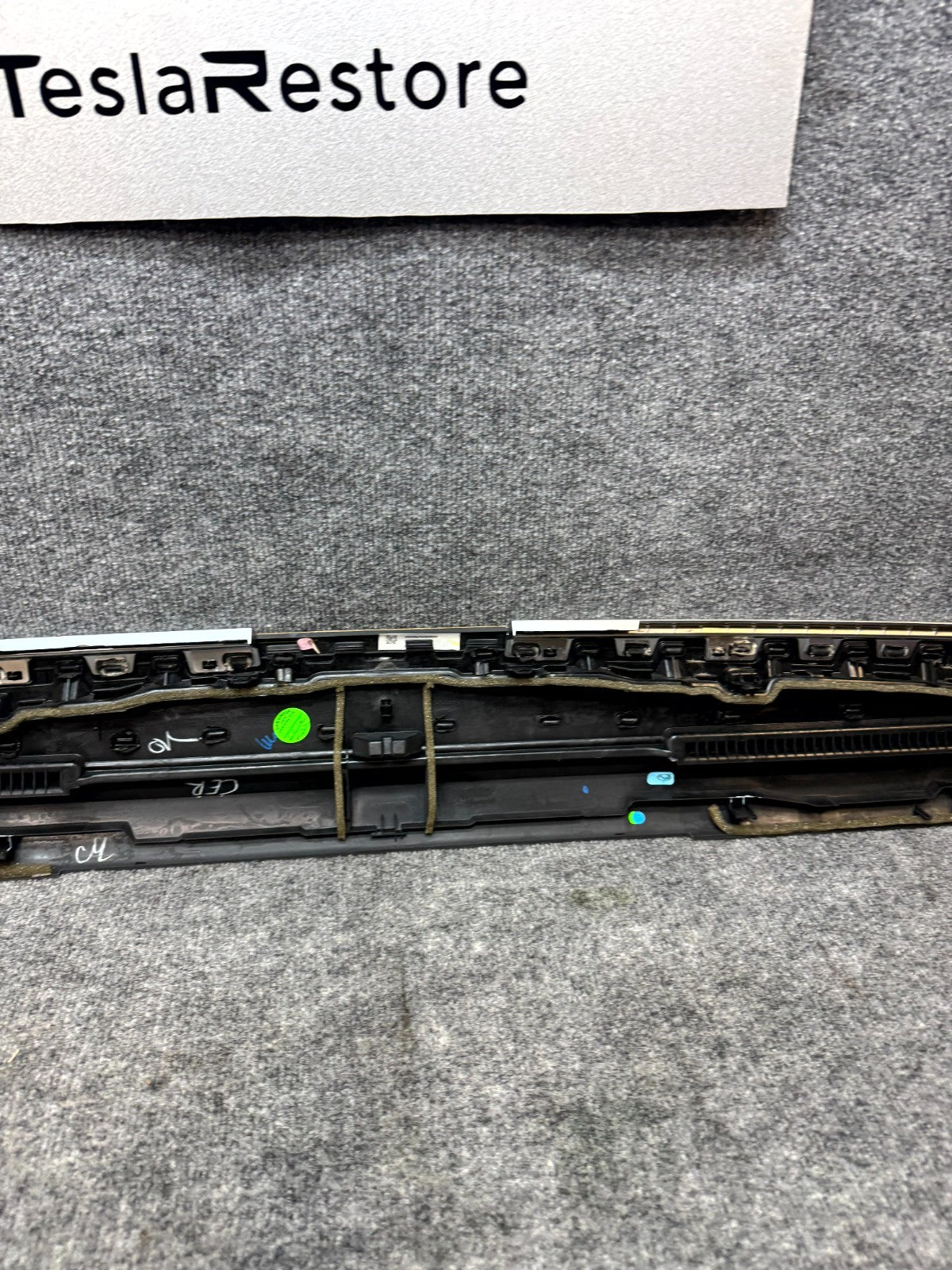 2020–2024 TESLA MODEL Y DASHBOARD INSTRUMENT PANEL TRIM BEZEL OEM, 1619569-00-A