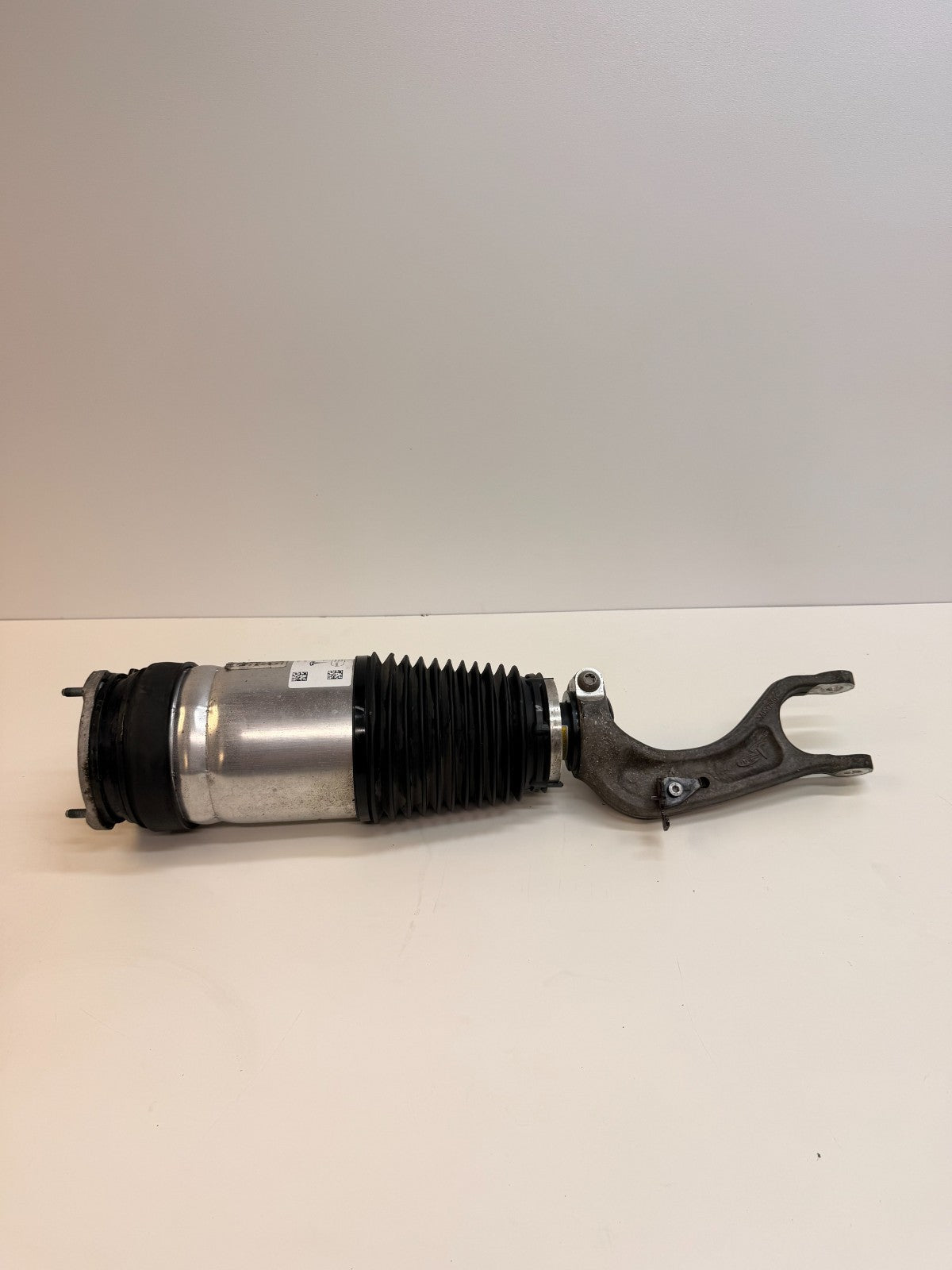 2016-2020 Tesla Model S Front Left Air Suspension Shock Strut 1067361-25-C