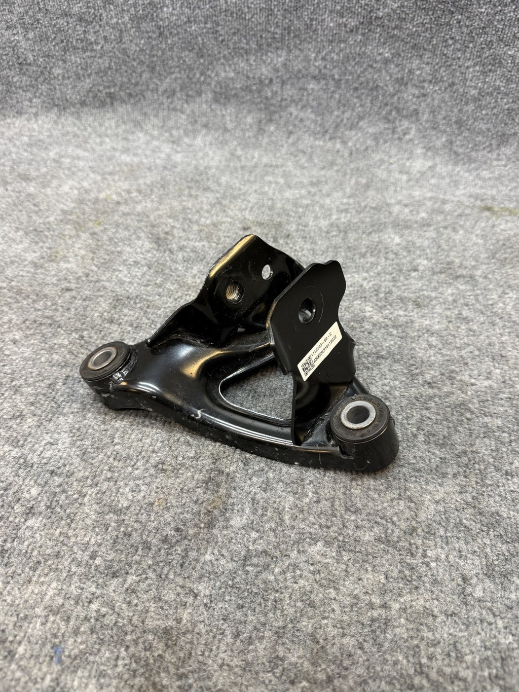 20-24 TESLA MODEL Y FRONT LEFT DRIVE UNIT MOUNT SUPPORT BRACKET OEM,1110233-00-C