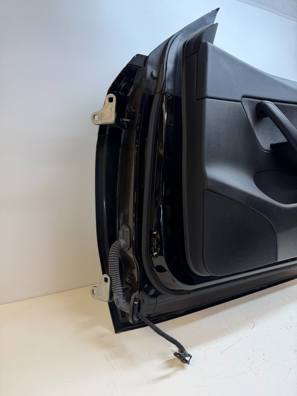 2012-2020 TESLA MODEL Y FRONT RIGHT PASSENGER SIDE COMPLETE DOOR ASSEMBLY