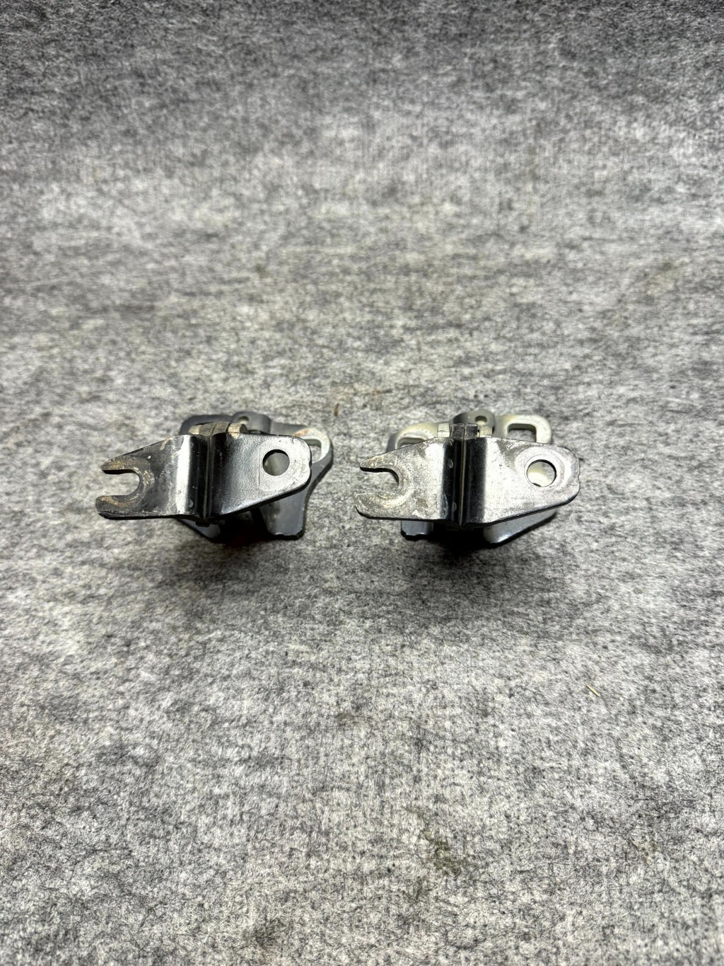 ♦️2017 – 2023 TESLA MODEL 3 FRONT LEFT & RIGHT SIDE DOOR HINGE SET OEM, 046571