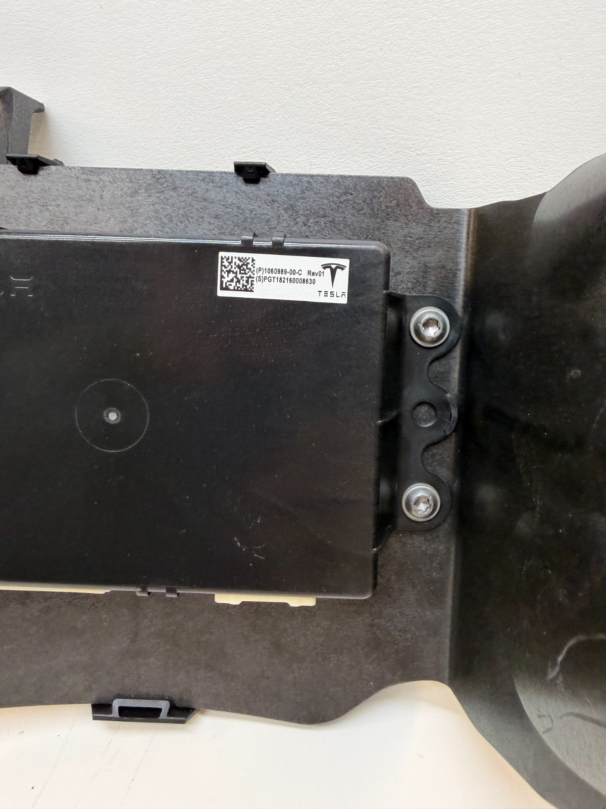 2012-2020 TESLA MODEL S AIR SUSPENSION CONTROL MODULE W/ BRACKET 1060989-00-C