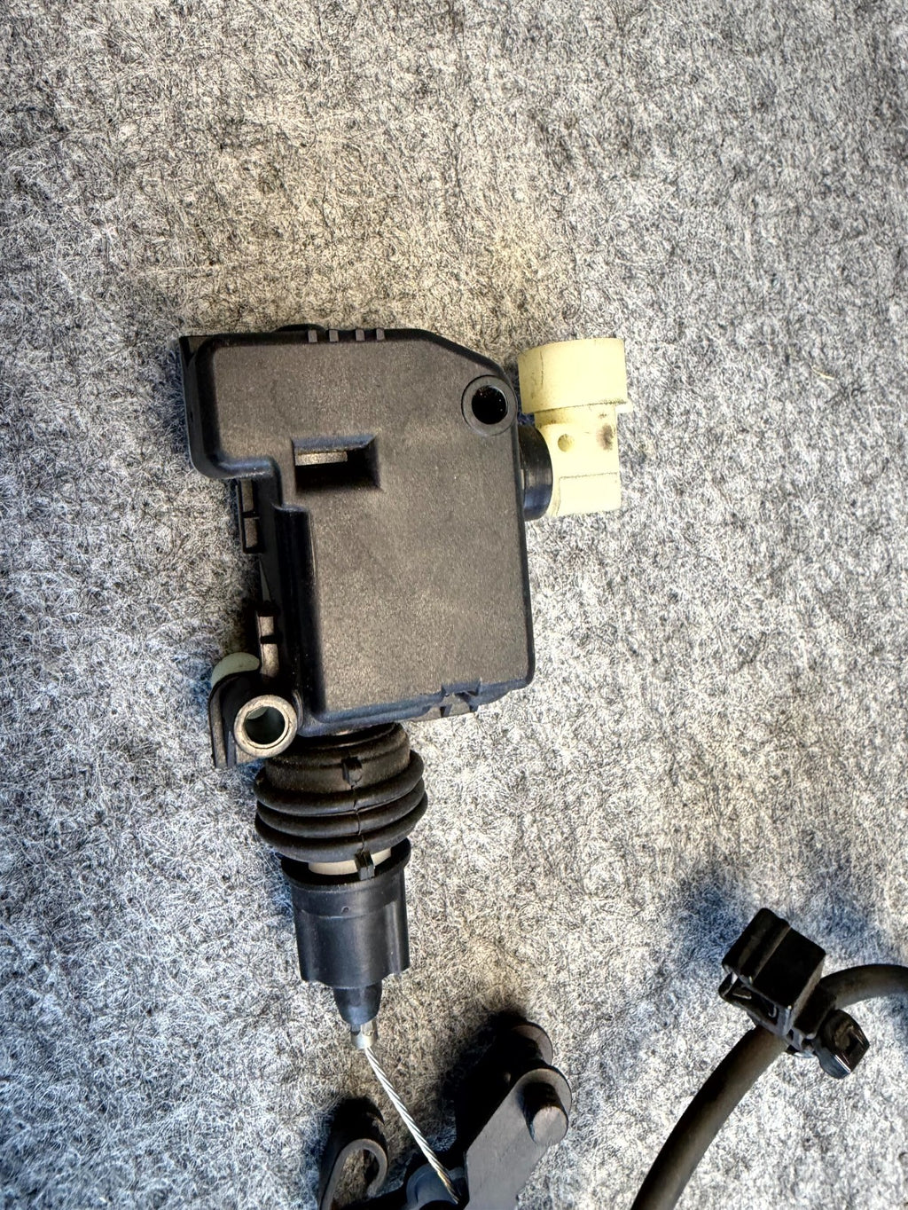 ♦️2012 – 2016 TESLA MODEL S HOOD LOCK LATCH RELEASE W/ CABLE OEM, 1034876-00-C