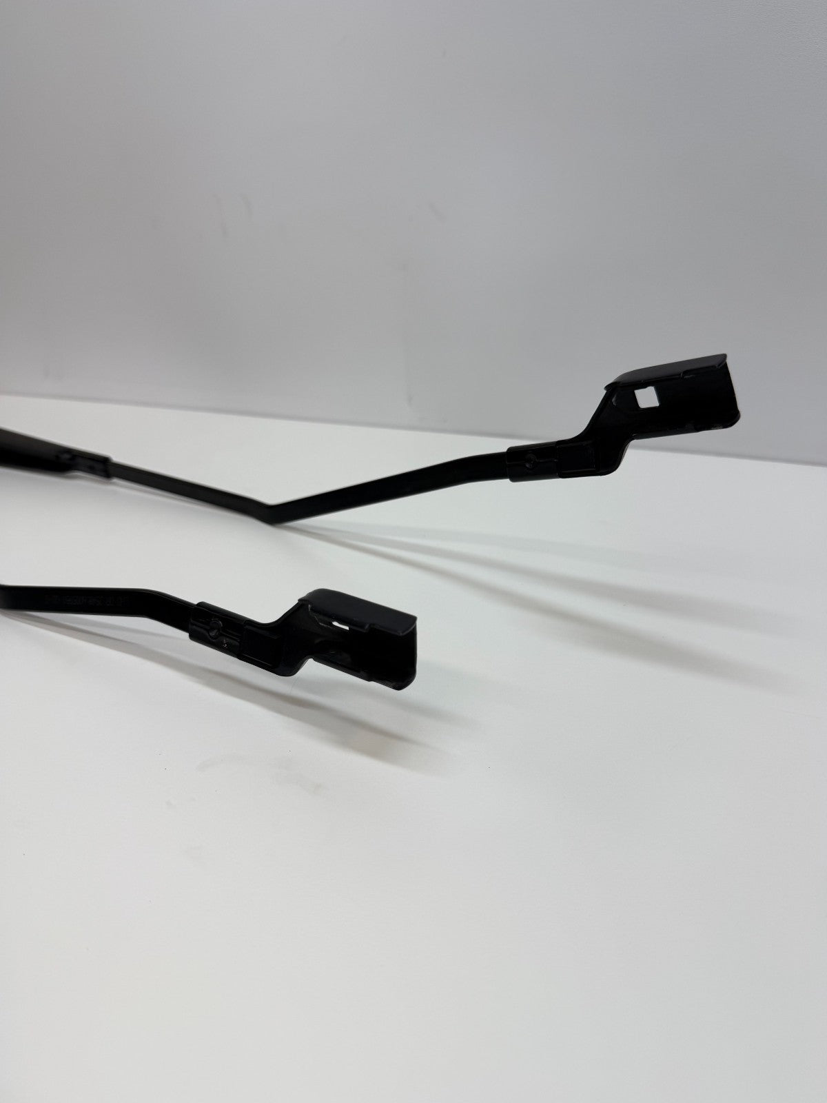 16-20 Tesla Model S Front Right Left Side Windshield Wiper Arm Set 6005951-00-C