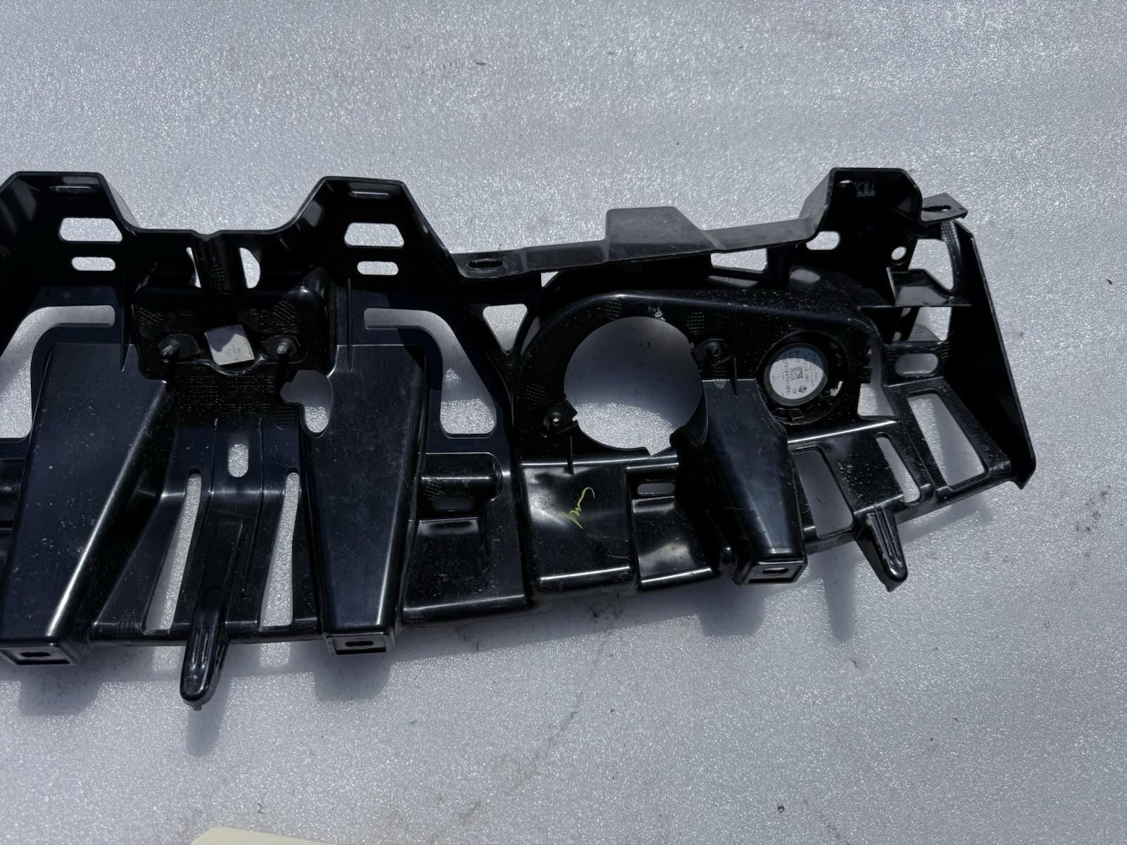♦️16-20 TESLA MODEL X REAR TAILGATE SPEAKER BRACKET TRIM COVER OEM, 1050282-00-D
