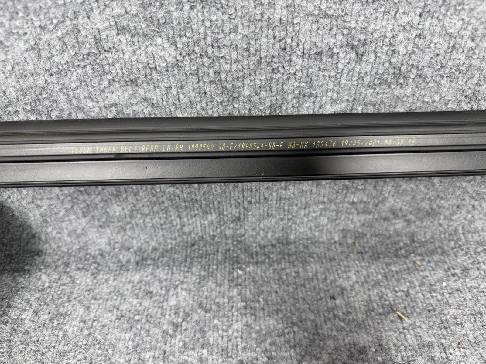 ♦️2017-2023 TESLA MODEL 3 REAR RIGHT SIDE DOOR WINDOW WEATHERSTRIP OEM, 10905040