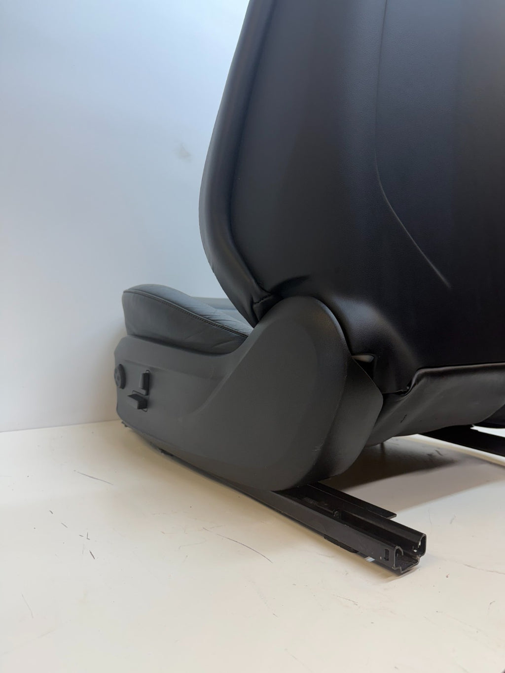 2017-2020 TESLA MODEL S FRONT LEFT DRIVER SEAT ASSEMBLY AG130088-E