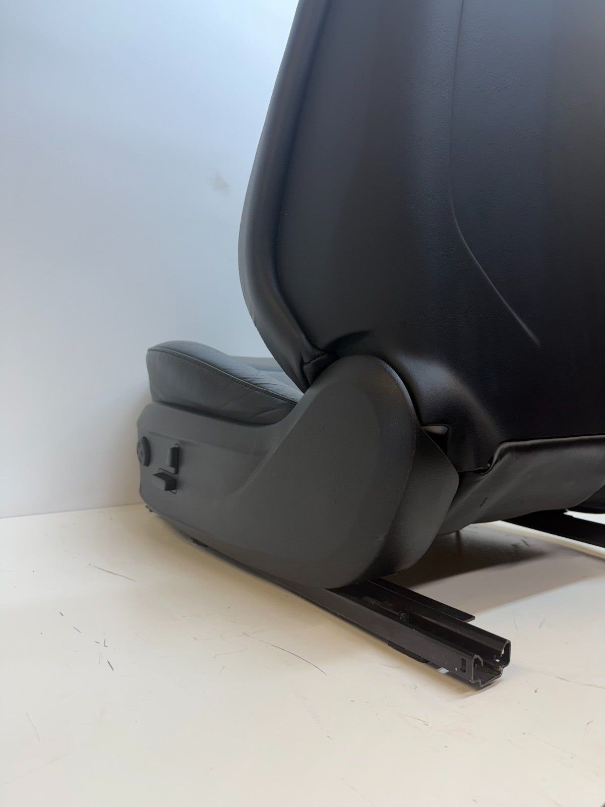 2017-2020 TESLA MODEL S FRONT LEFT DRIVER SEAT ASSEMBLY AG130088-E