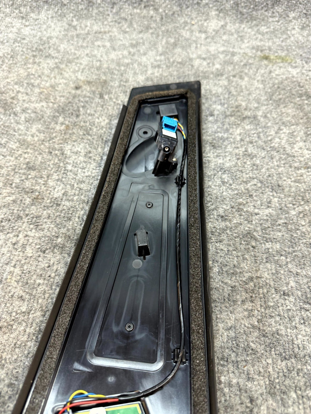 2017-2023 TESLA MODEL 3 RIGHT B-PILLAR APPLIQUE TRIM W/ CAMERA OEM, 1109255-00-G