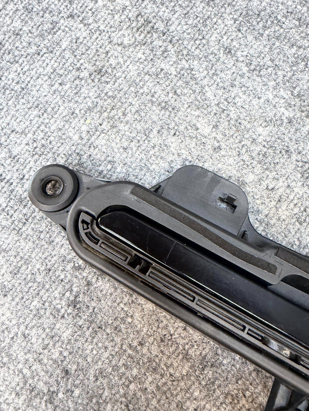 2020 - 2024 TESLA MODEL Y FRONT/REAR LEFT SIDE DOOR HANDLE OEM, 1528114-00-D