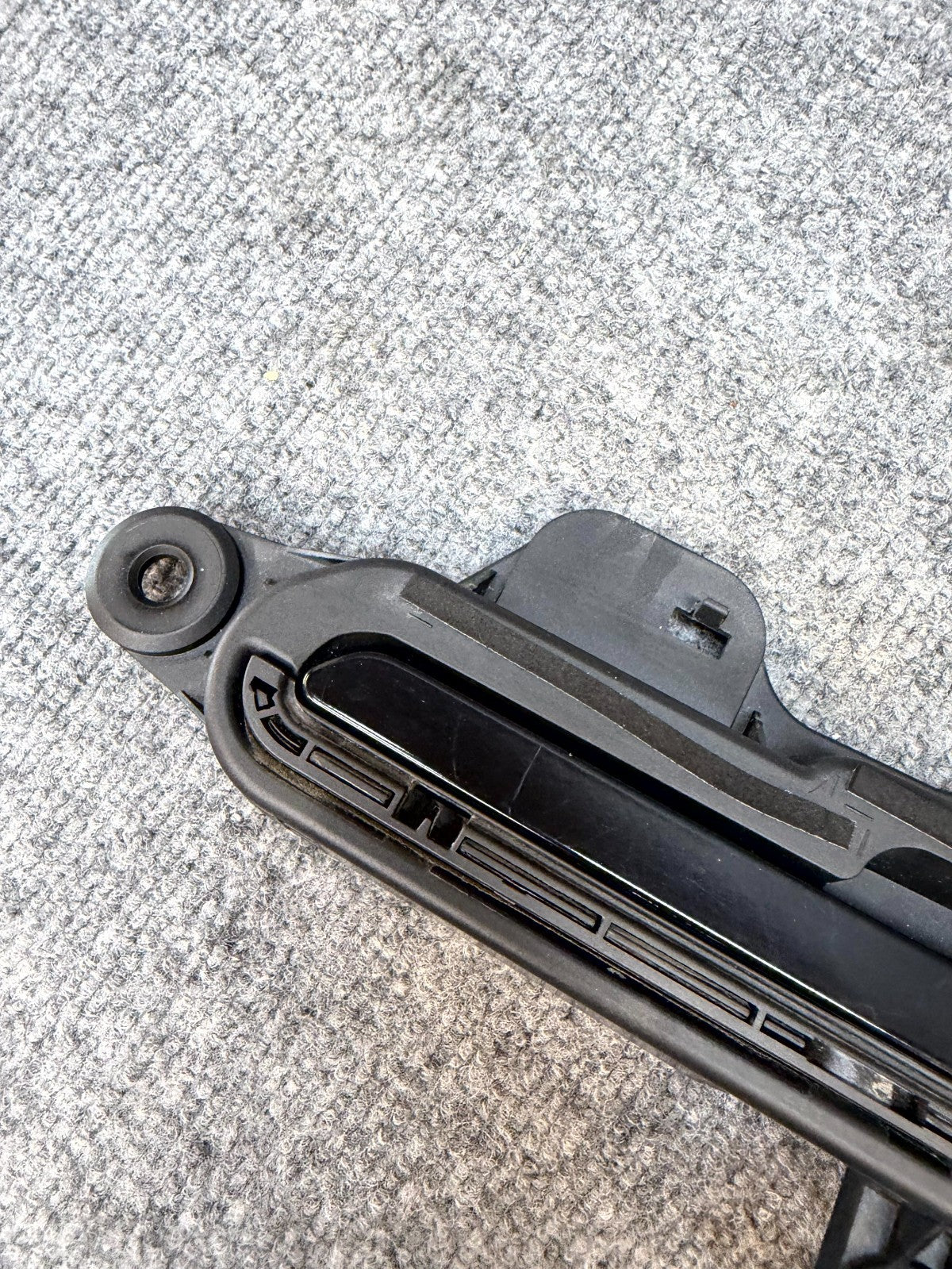 2020 - 2024 TESLA MODEL Y FRONT/REAR LEFT SIDE DOOR HANDLE OEM, 1528114-00-D