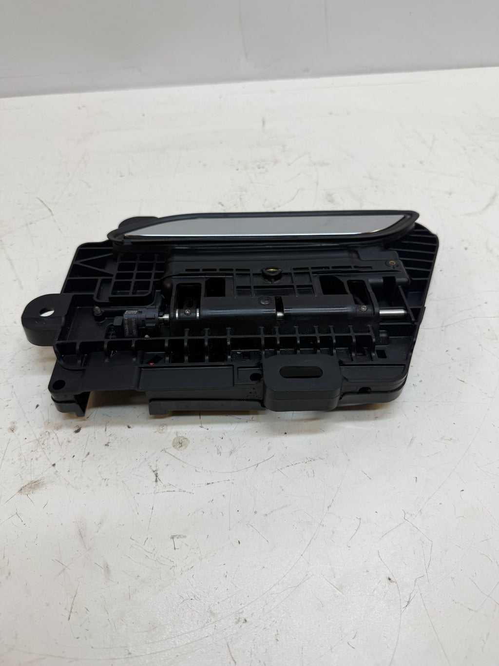 2016-2020 Tesla Model S Front Left Driver Side Exterior Door Handle 1100299-00-A