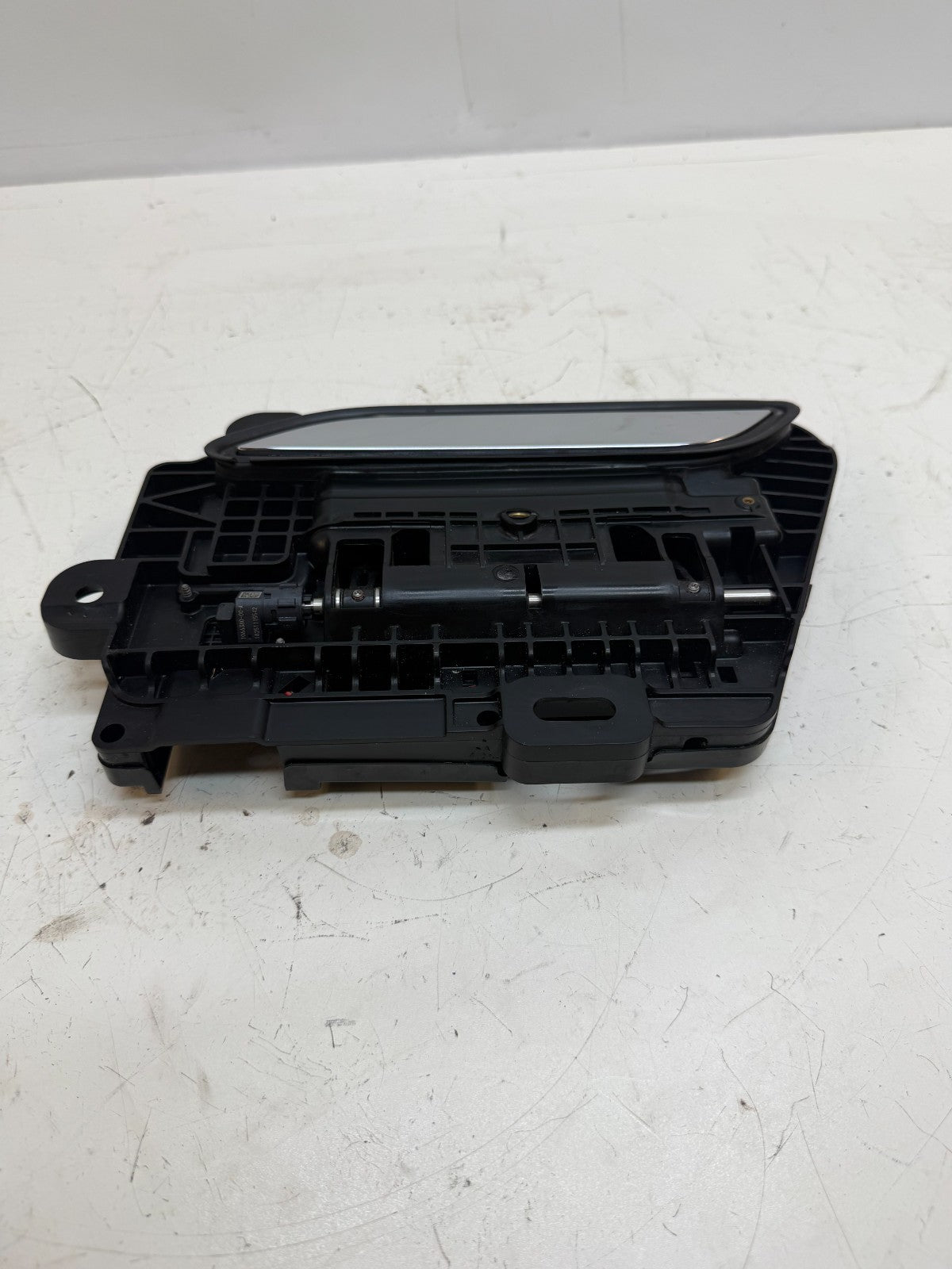 2016-2020 Tesla Model S Front Left Driver Side Exterior Door Handle 1100299-00-A