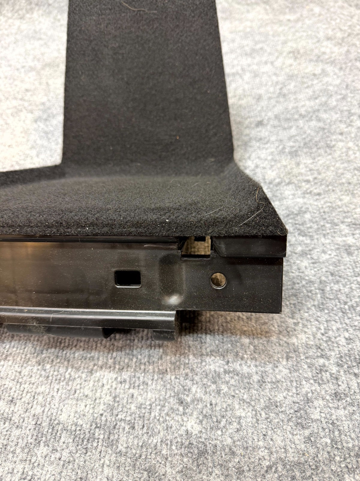 2020-2025 TESLA MODEL Y RIGHT SIDE TRUNK RUCKET BRACKET OEM, 1816617-00-A