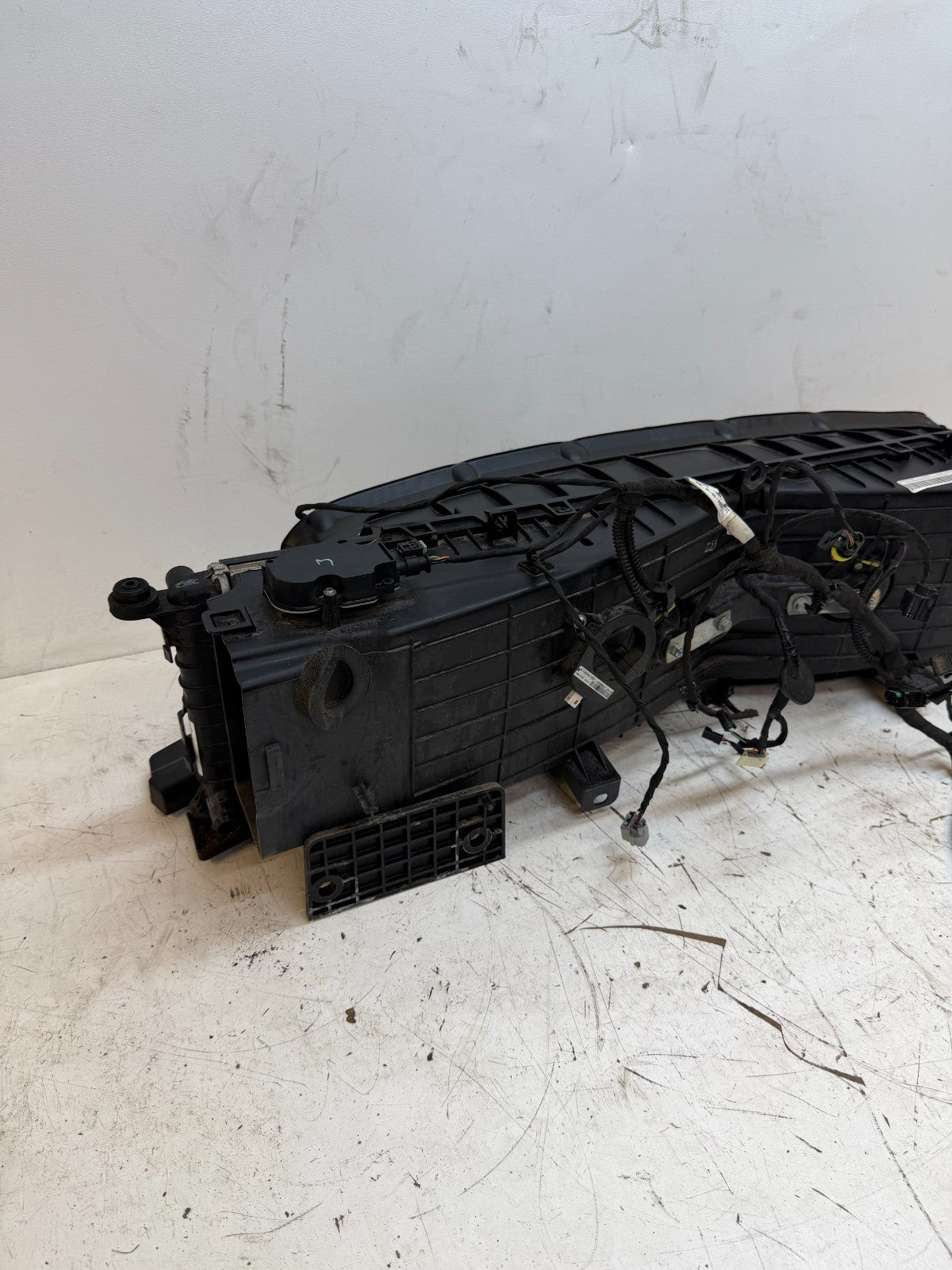 2012-2015 Tesla Model S Radiator Shutter Air Duct Center Intake Grille Assembly