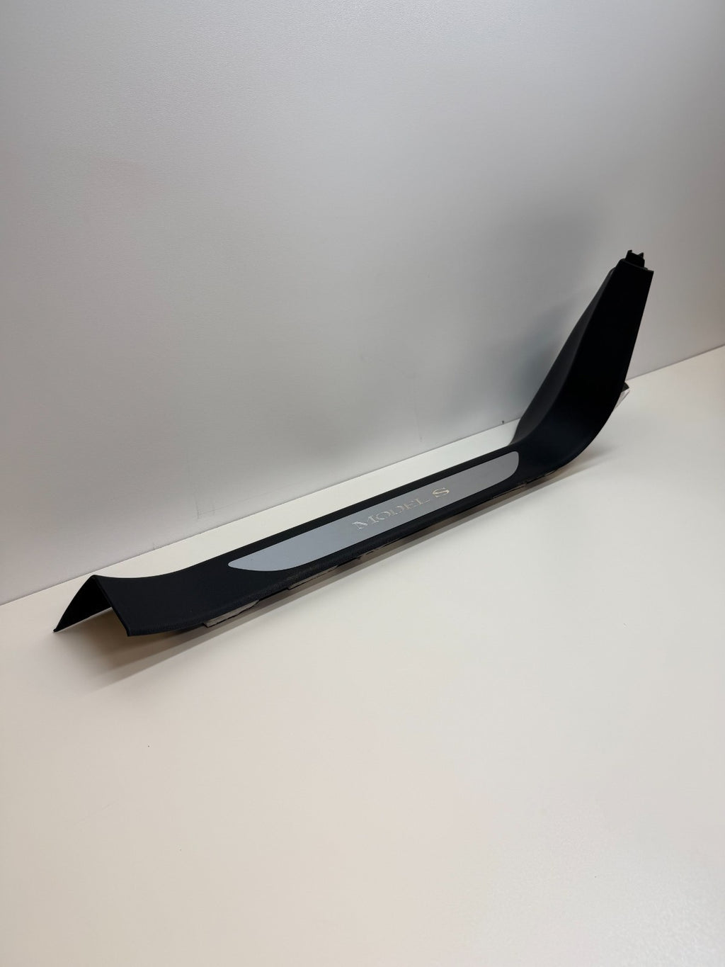 12-20 Tesla S Front Right Passenger Sill Plate Trim Cover Panel 1030391-00-F