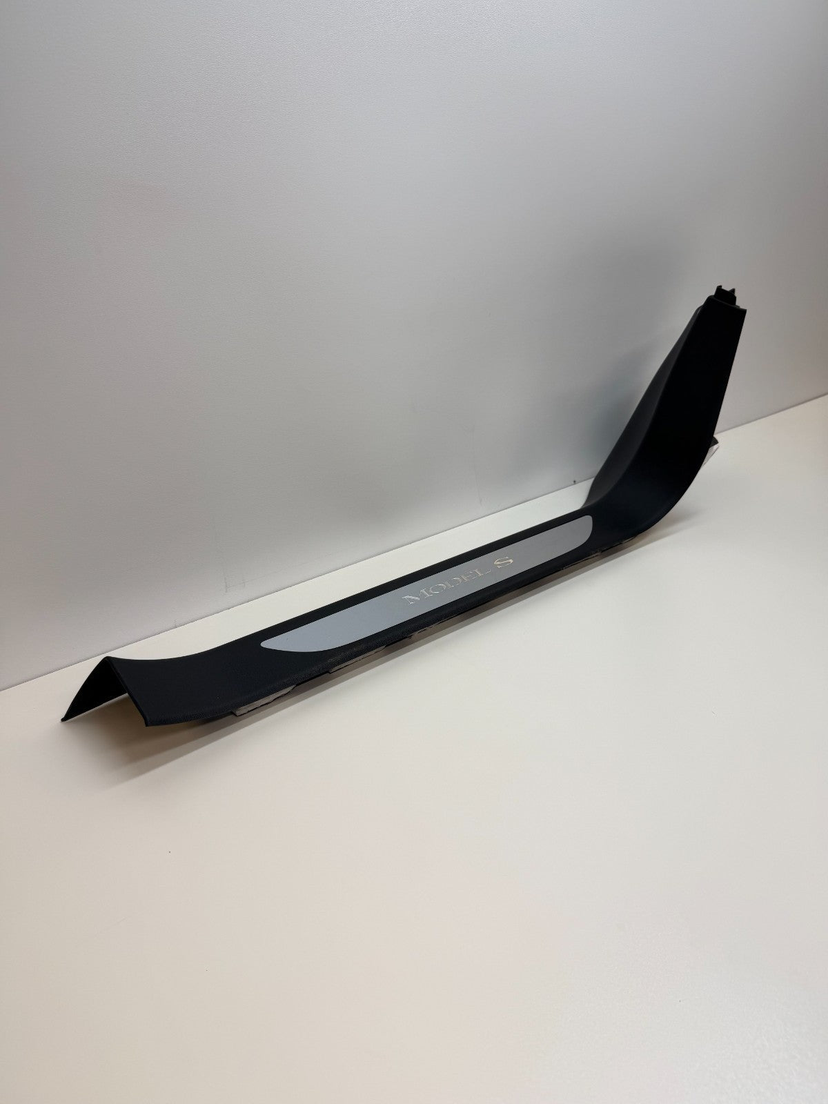 12-20 Tesla S Front Right Passenger Sill Plate Trim Cover Panel 1030391-00-F