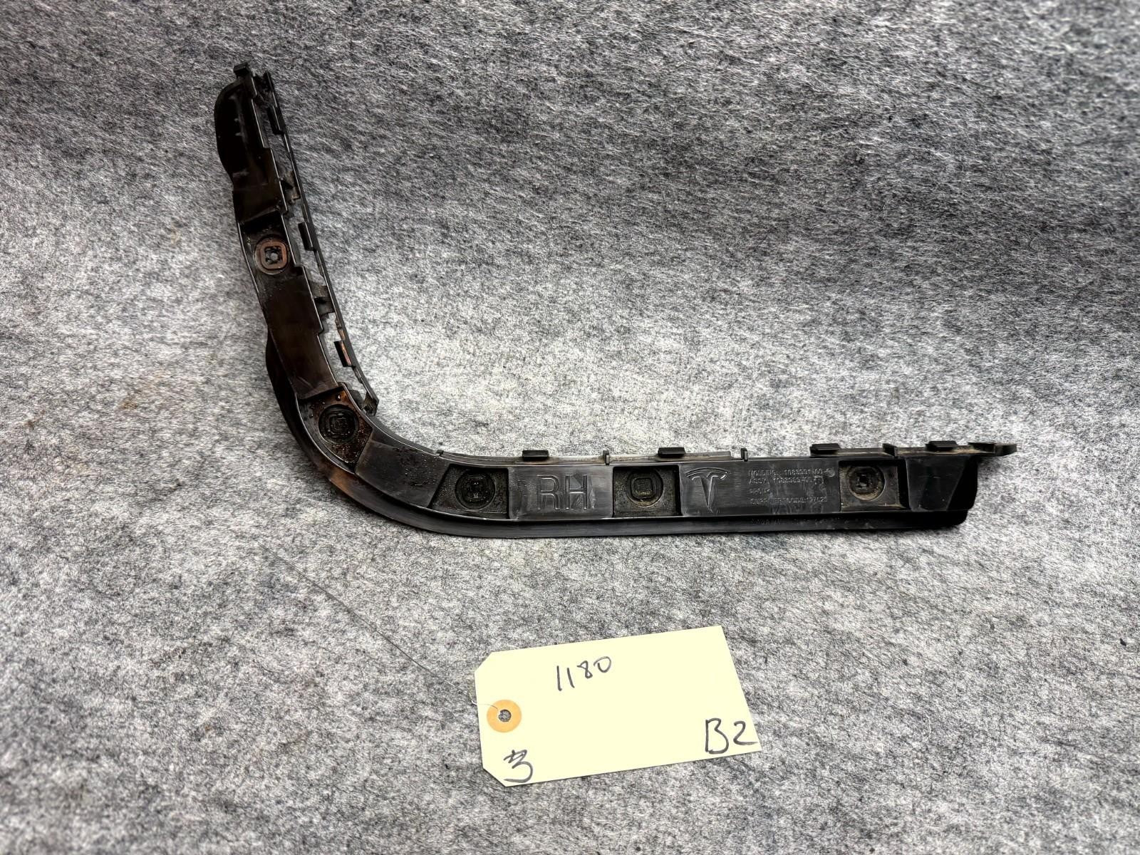♦️17-23 TESLA MODEL 3 RIGHT PASSENGER SIDE BUMPER WING BRACKET OEM, 1083991-00