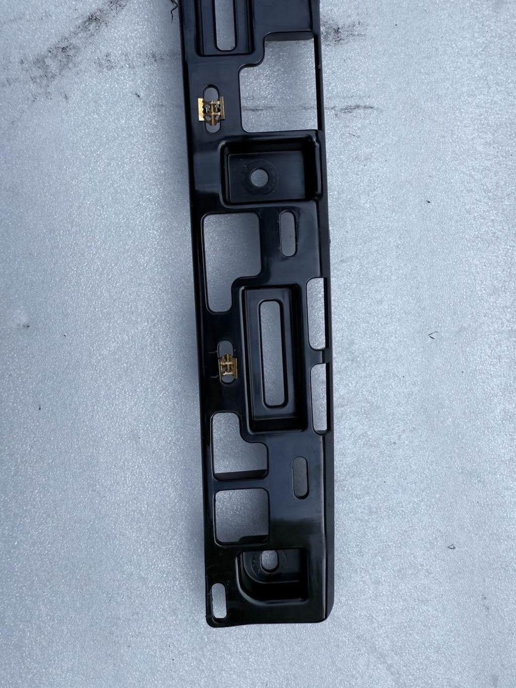 ♦️16-24 TESLA MODEL X REAR RIGHT UPPER DOOR SPINE MOUNT BRACKET OEM, 110882100