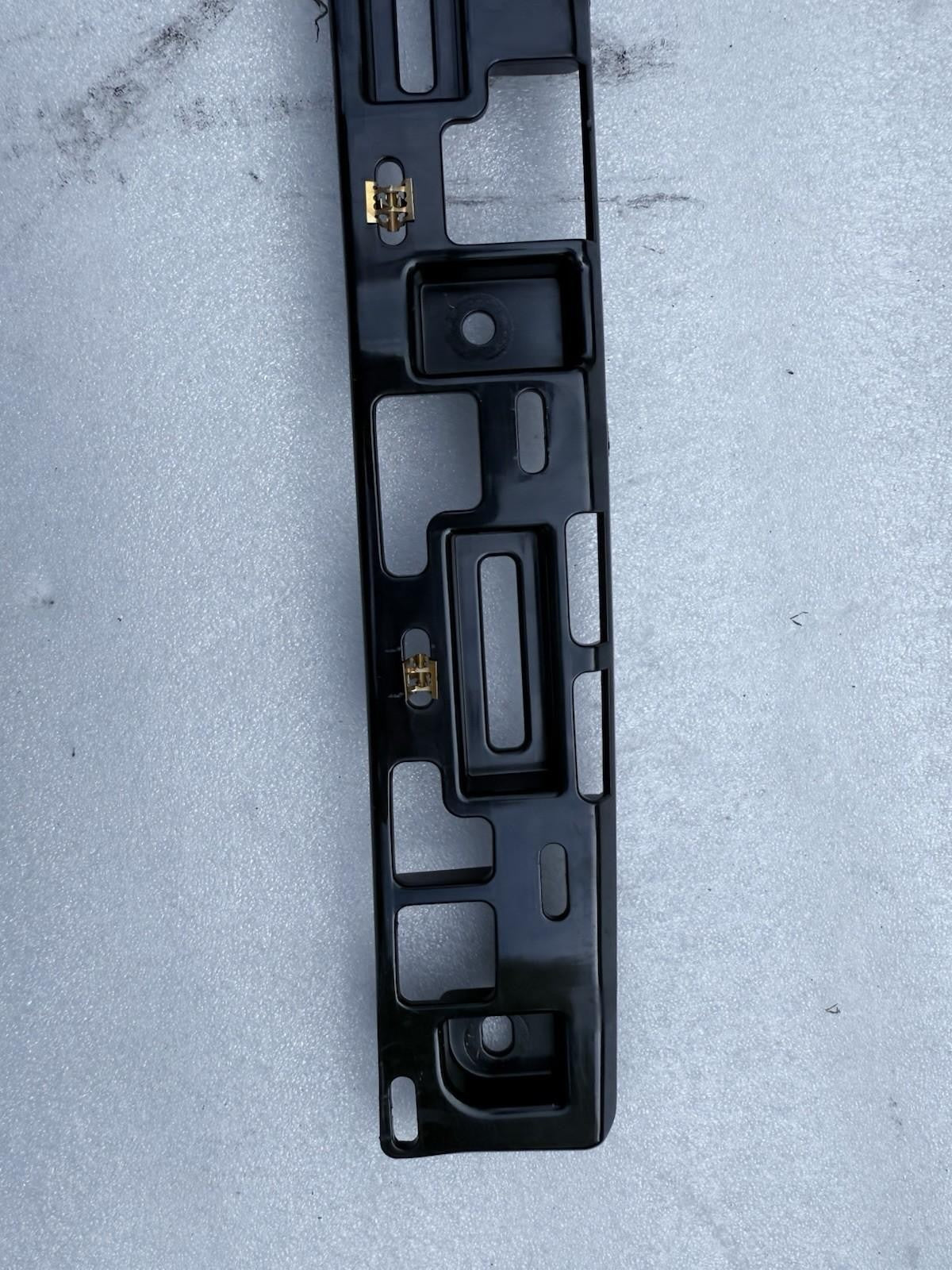 ♦️16-24 TESLA MODEL X REAR RIGHT UPPER DOOR SPINE MOUNT BRACKET OEM, 110882100
