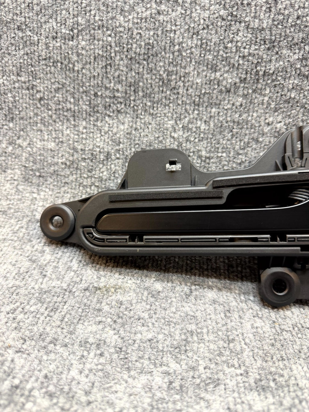 2020 - 2024 TESLA MODEL Y FRONT/REAR LEFT SIDE DOOR HANDLE OEM, 1528114-00-D