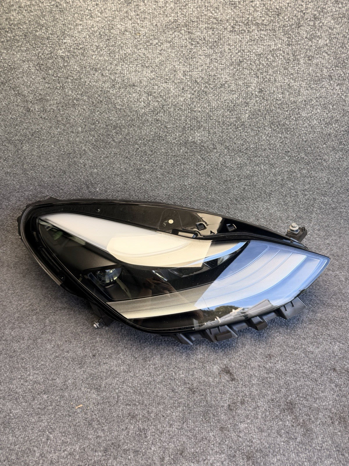 2021-2023 TESLA MODEL 3 Y RIGHT  HEADLIGHT PROJECTOR MATRIX 2ND GEN 1514953-00-D