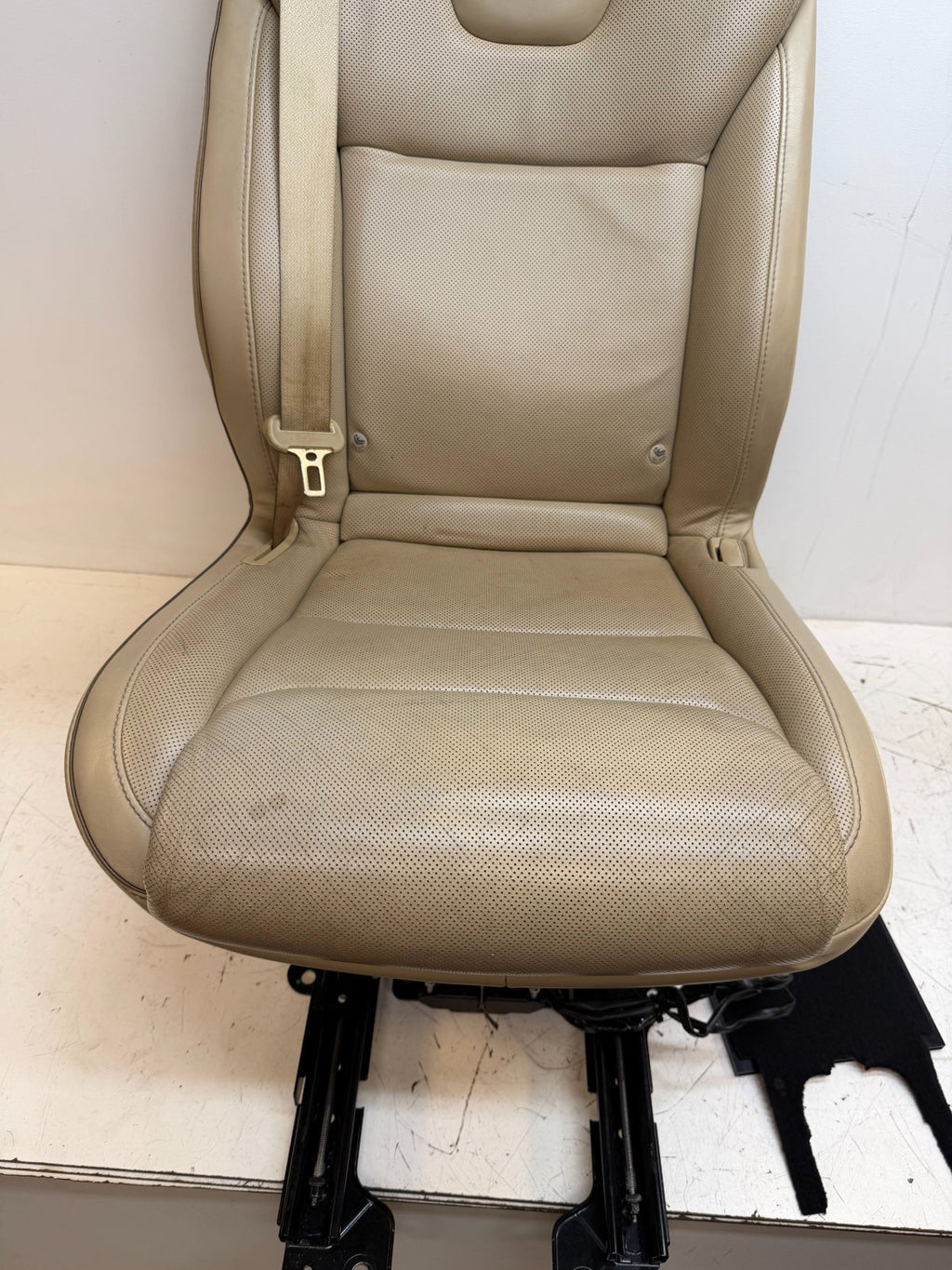 2016-20 Tesla Model X Rear Right 2nd Row Leather Complete Seat OEM 1059717-00-B