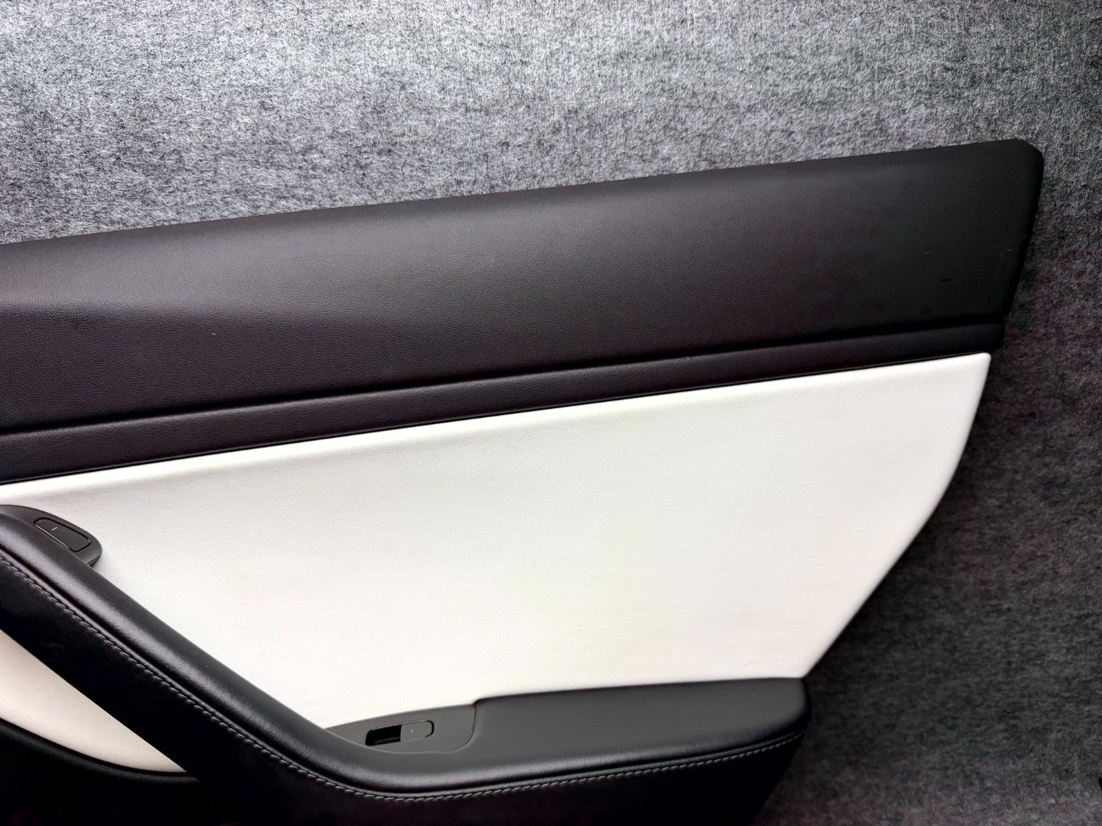 ♦️2017 - 2023 TESLA MODEL 3 REAR RIGHT SIDE DOOR PANEL TRIM OEM, 1090413-01-M