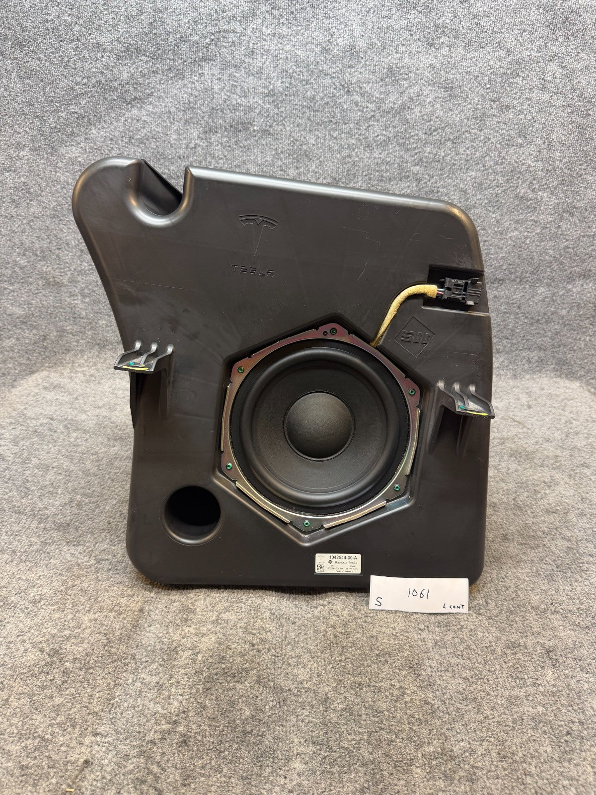 2012-2016 TESLA MODEL S SUBWOOFER SUB SPEAKER 1042544-00-A