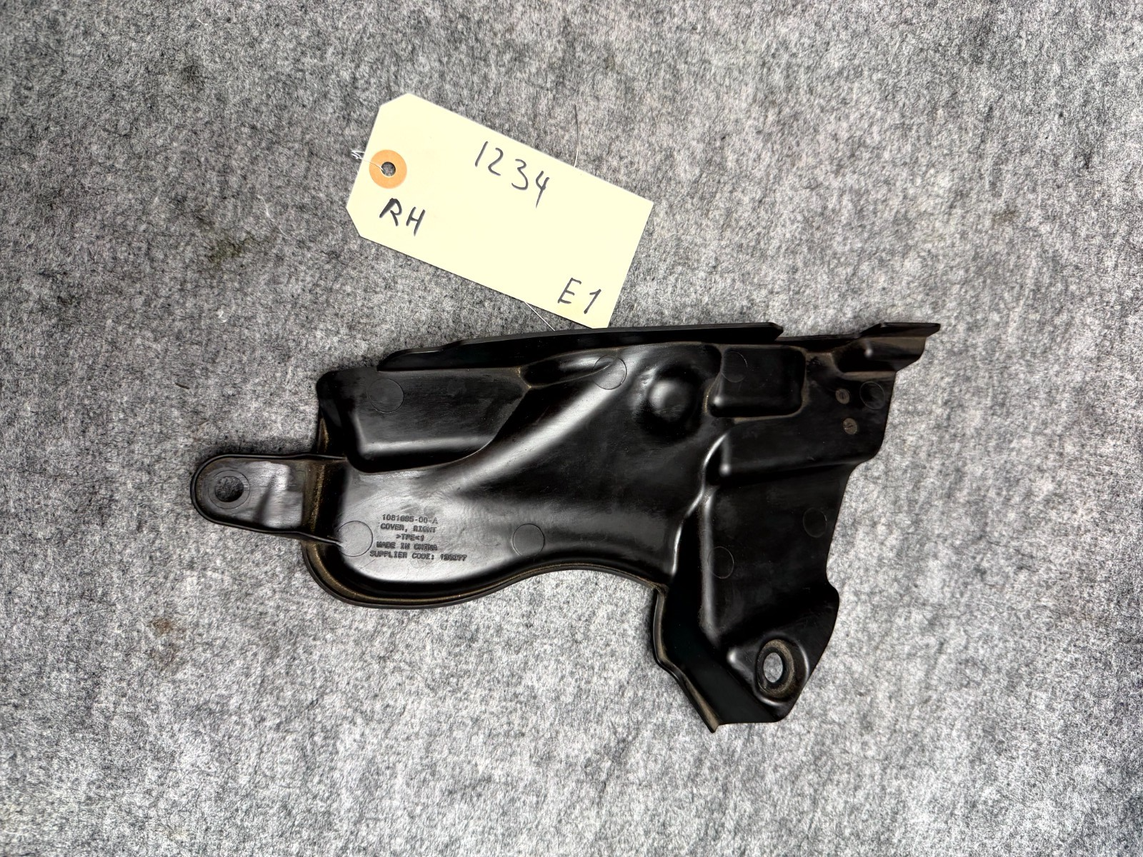 ♦️2017–2023 TESLA MODEL 3 FRONT RIGHT SIDE STRUT SHOCK TOWER CAP OEM, 108169500A