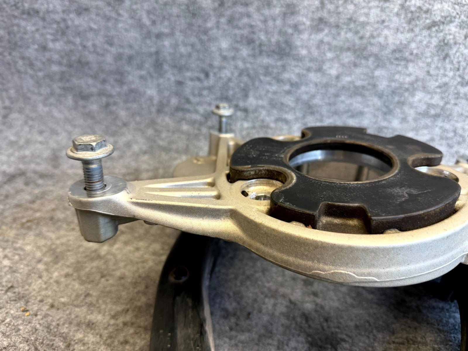 ♦️17-23 TESLA MODEL 3 RIGHT SIDE UPPER STRUT MOUNT BRACKET ARM SET OEM,104432600