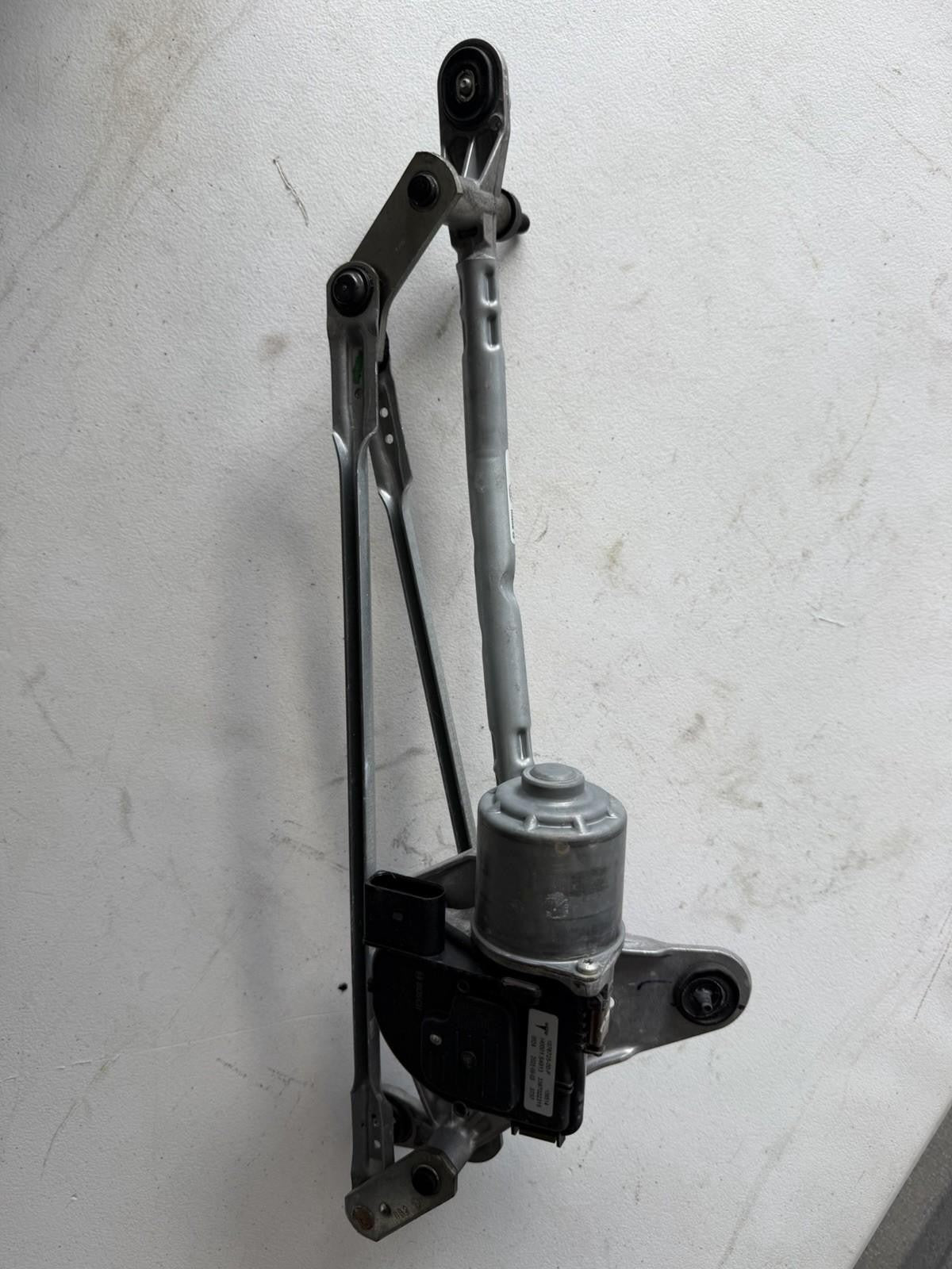 ♦️2017-2023 TESLA MODEL 3 FRONT WINDSHIELD WIPER MOTOR ASSEMBLY OEM 1076725-00-F