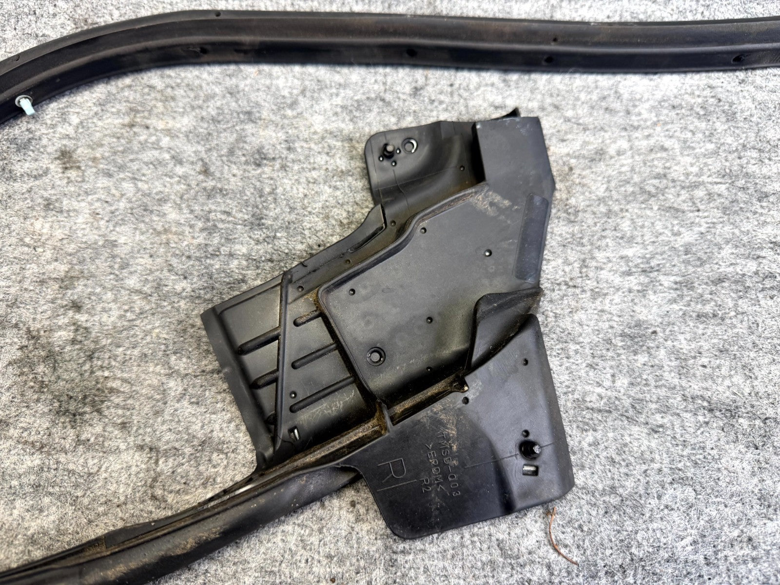 ♦️12-20 TESLA MODEL S REAR RIGHT DOOR WINDOW WEATHERSTRIP SEAL OEM, 6009596-00-D