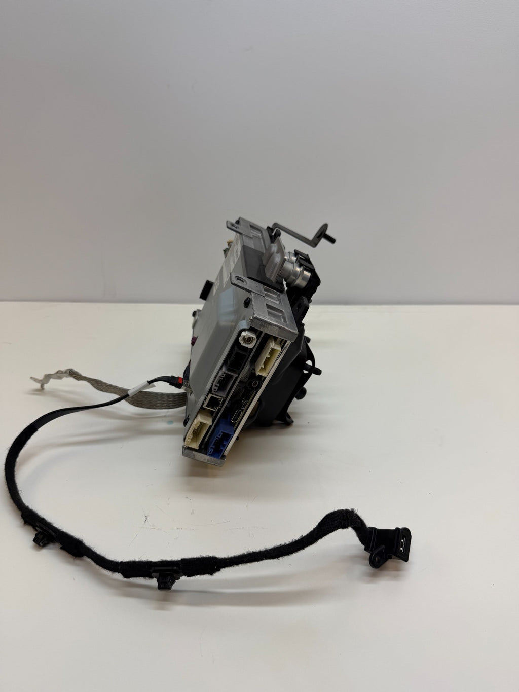2020-2024 Tesla Model Y MCU Computer Media Control Module Unit 1775000-90-K