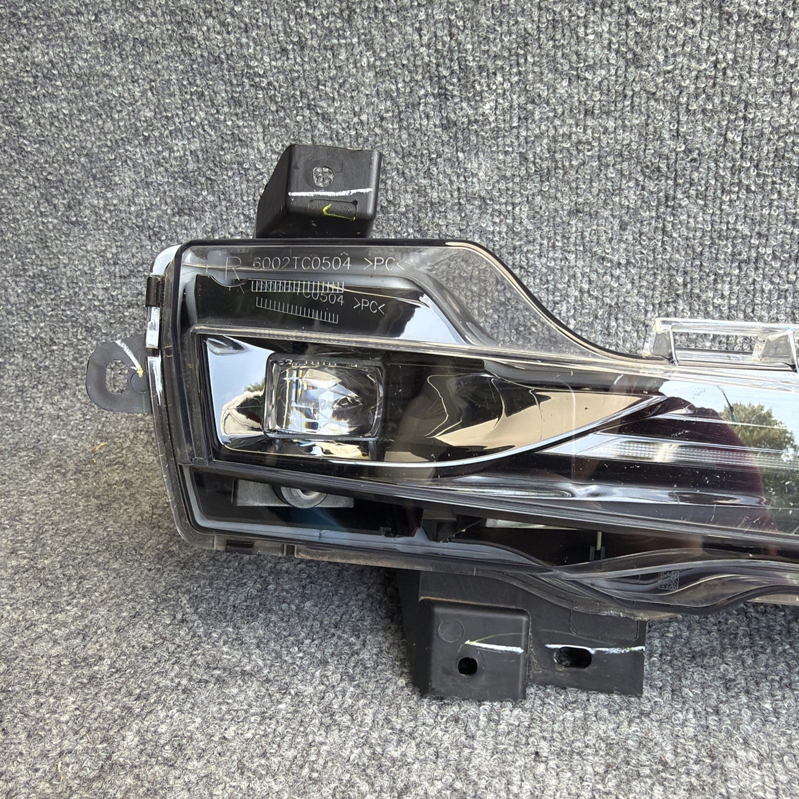 2017-2024 Tesla Model 3 / Y Front Right Hand Fog Light 3 Pins 1077392-00-C OEM