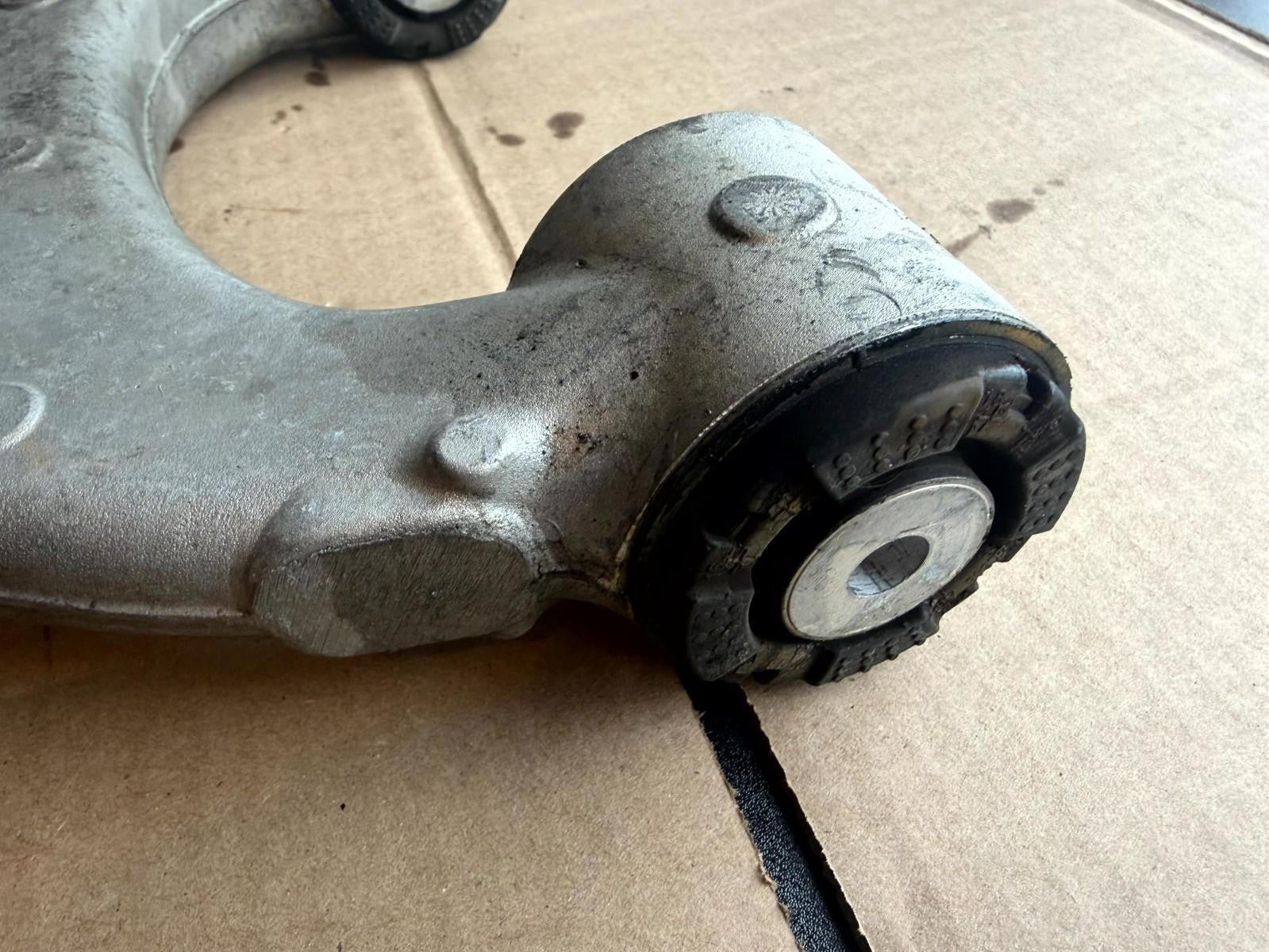 ♦️12-20 TESLA MODEL X S REAR LEFT & RIGHT LOWER CONTROL ARM OEM, 1027451-00-F