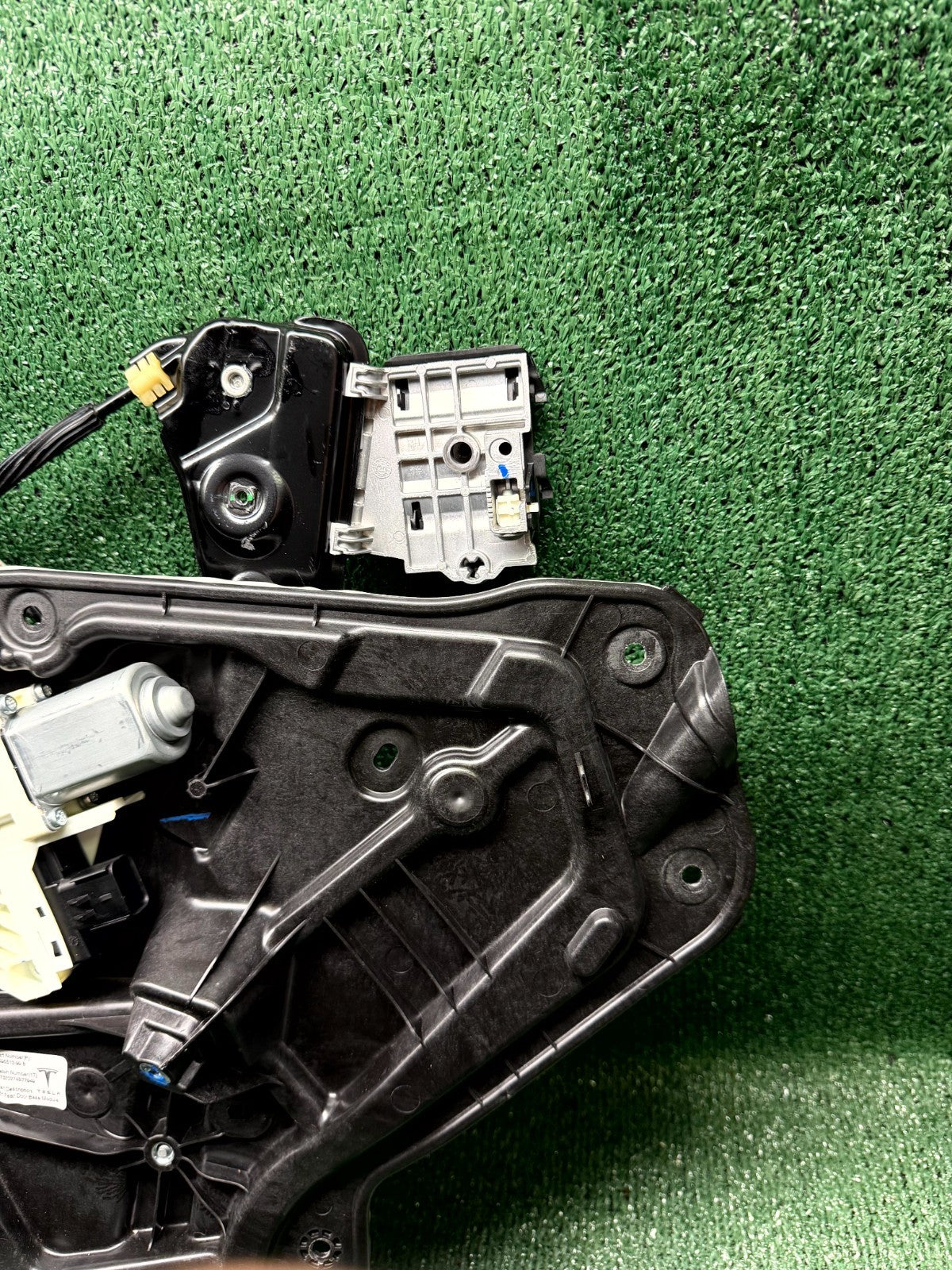 ♦️2020 - 2024 TESLA MODEL Y REAR RIGHT WINDOW REGULATOR MOTOR OEM, 1495513-99-B