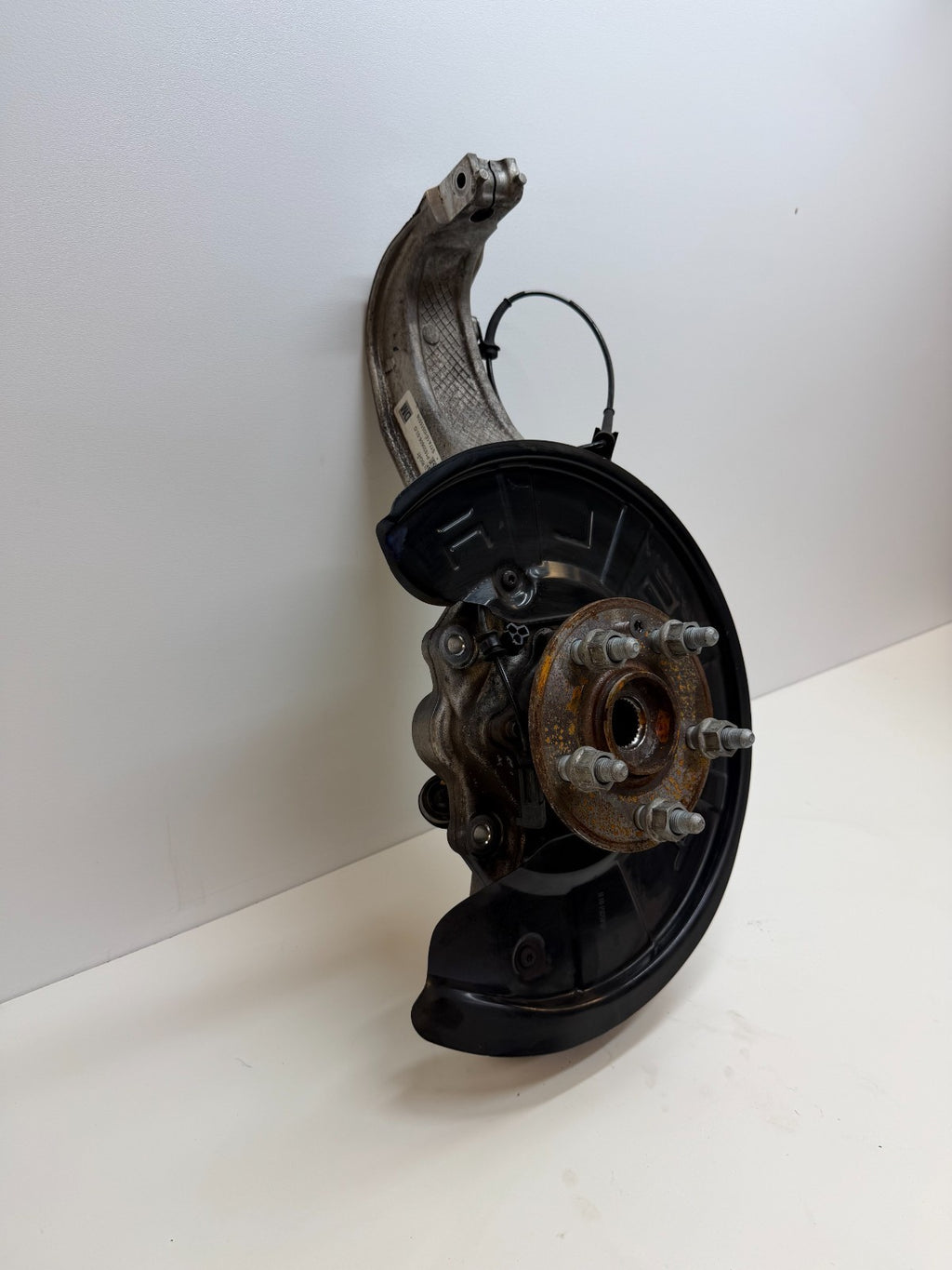 2012-2021 Tesla Model S Front Right Passenger Spindle Knuckle Hub 1030606-00-D