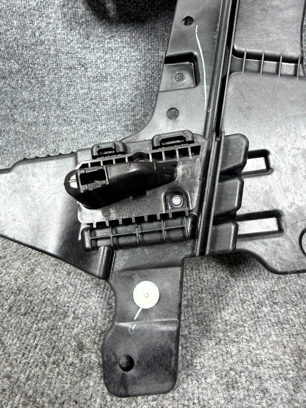 16-20 Tesla Model X Rear Right Lower C-Pillar Mount Bracket OEM, 1080702-00-C