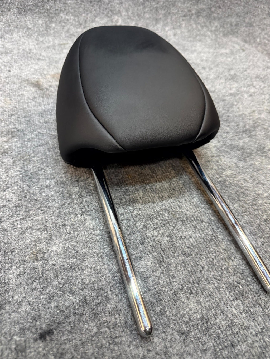 2017 - 2023 TESLA MODEL Y/3 FRONT RIGHT OR LEFT HEADREST BLACK OEM, 1623801-00-B