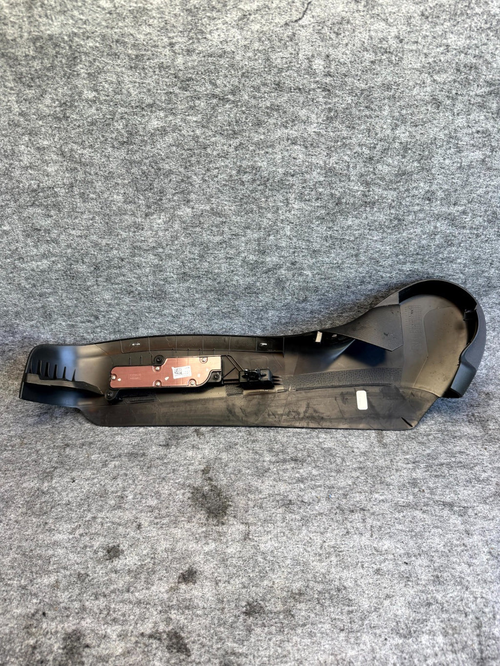 ♦️17–23 TESLA MODEL 3 FRONT RIGHT SEAT SWITCH OUTER TRIM COVER OEM, 1098349-00-G