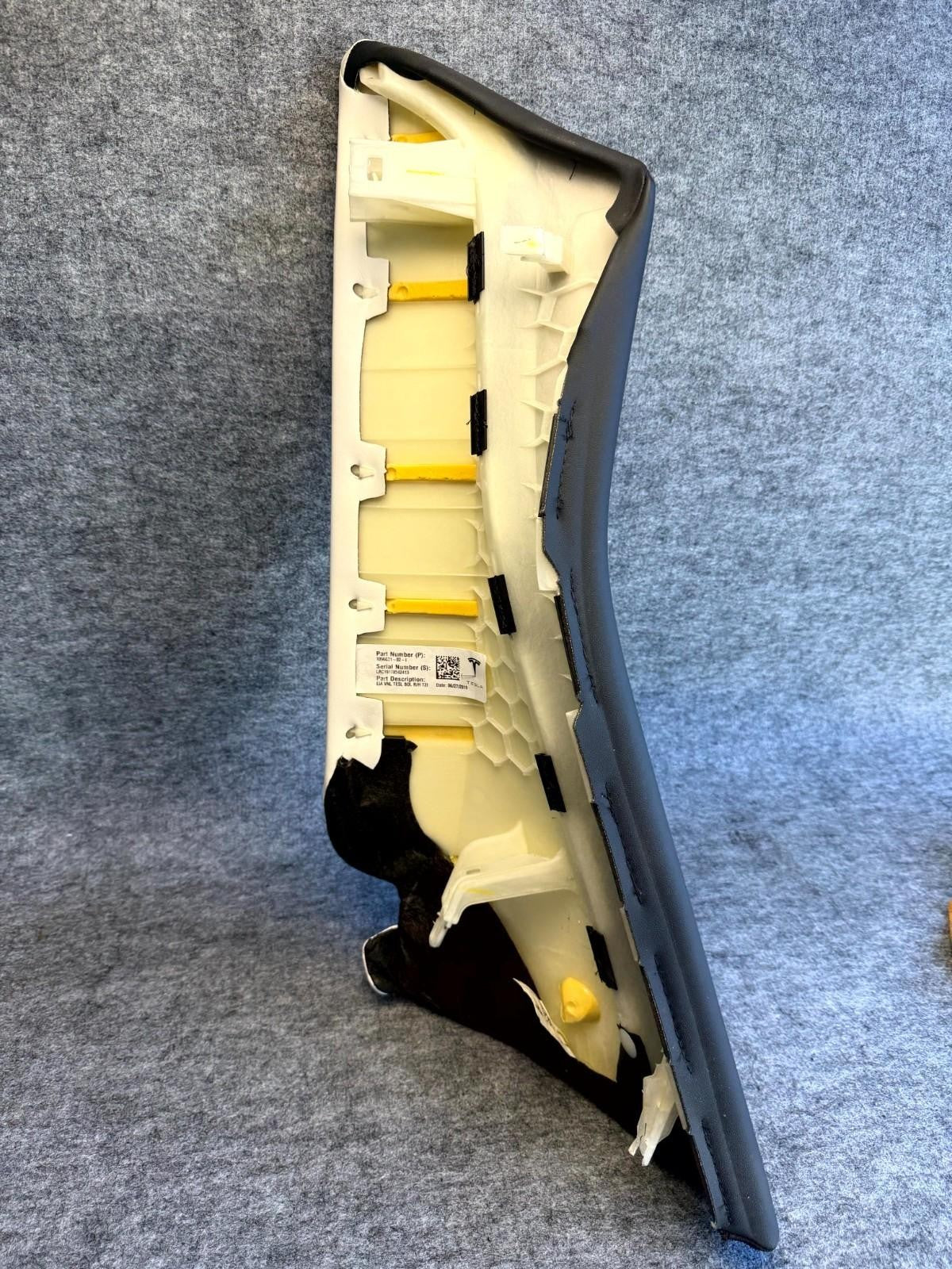 ♦️17-23 TESLA MODEL 3 REAR RIGHT 2ND ROW SEAT BOLSTER COVER OEM, 1096031-02-I