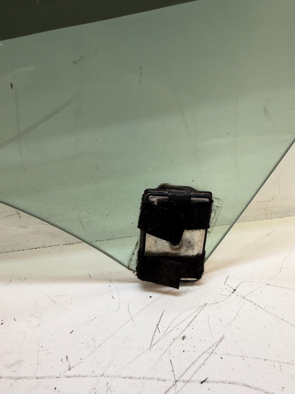 2017-2020 Tesla Model 3 Front Driver Side Door Window Glass Left 43R-004530