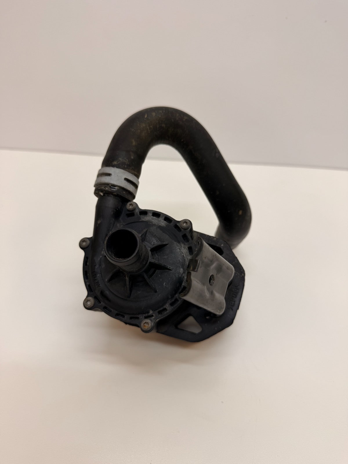 2012-2016 TESLA MODEL S BATERY AUXILIARY COOLANT WATER PUMP 6007367-00-E