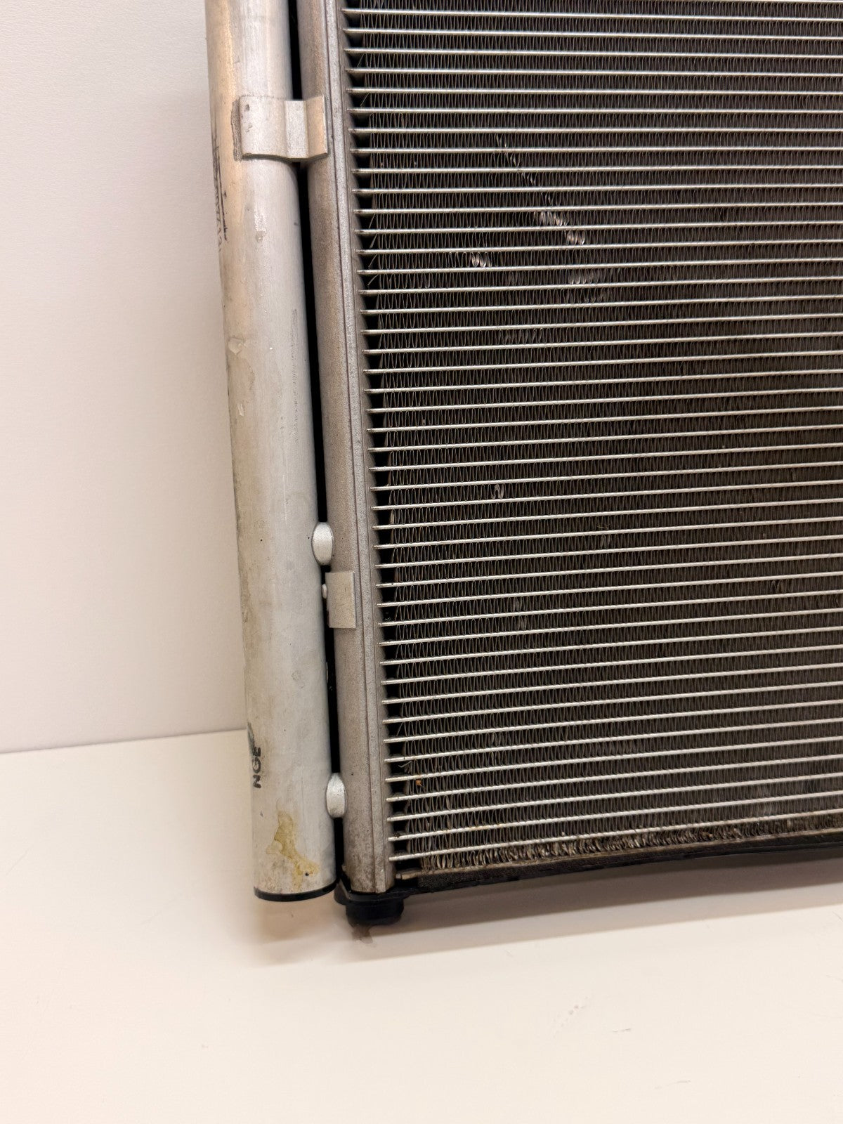 2012-2020 TESLA MODEL S RIGHT COOLING FAN SHROUD W/ CONDENCER 6008357-00-F