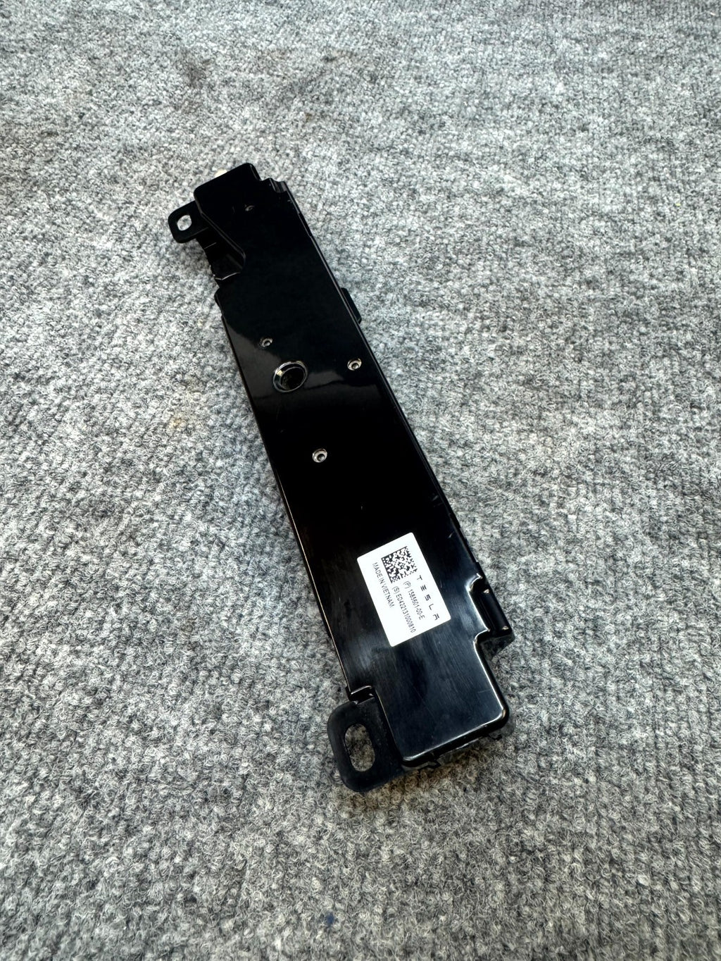 2020-2024 TESLA MODEL Y WIFI BLUETOOTH ANTENNA CONTROL MODULE OEM, 1585601-00-E