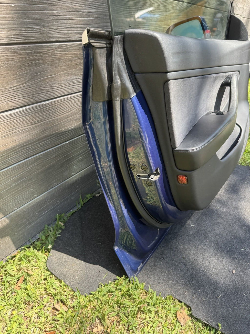 2018-2023 TESLA MODEL 3 FRONT LEFT DRIVER SIDE DOOR SHELL BLUE MIRROR INCUDED