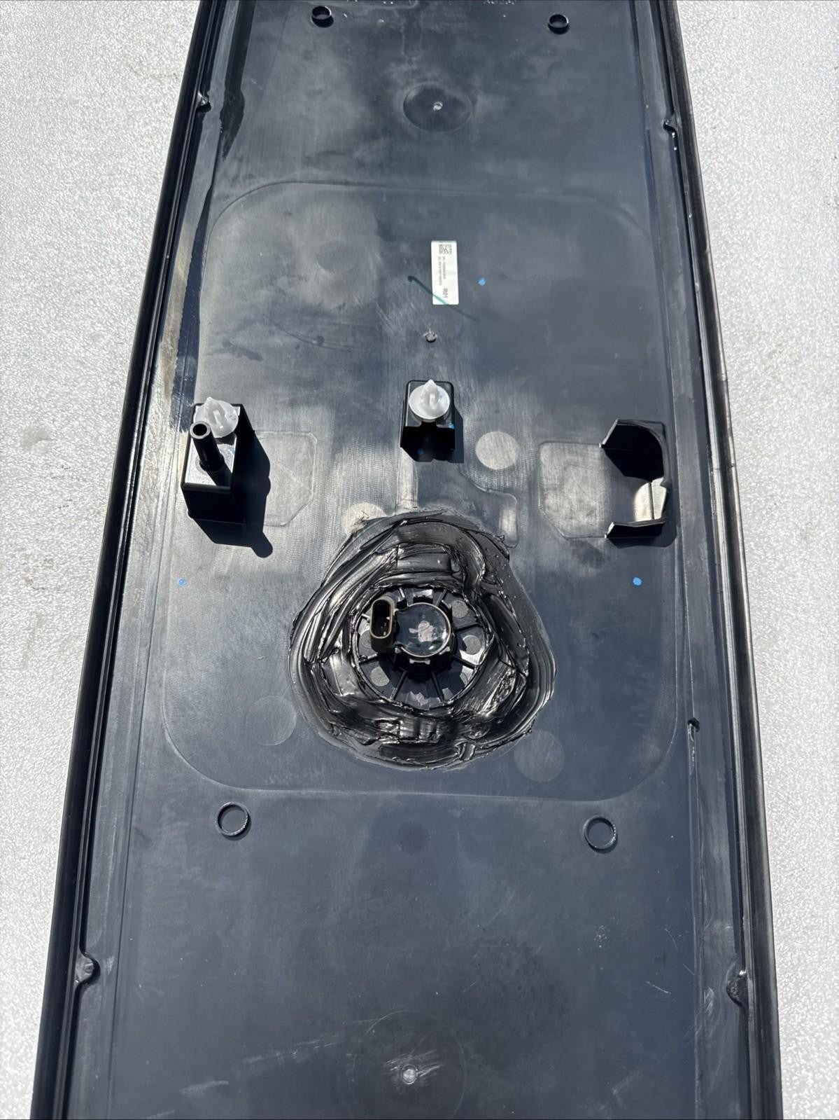 ♦️2016-2023 TESLA MODEL X CENTER ROOF APPLIQUE SPIRE TRIM OEM, 1125011-00-A