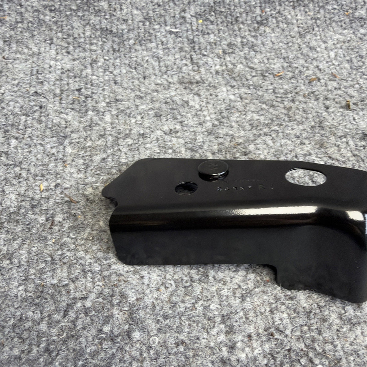 ✅NEW! Tesla Model Y Front Right Fender Bracket 1487440-00-A