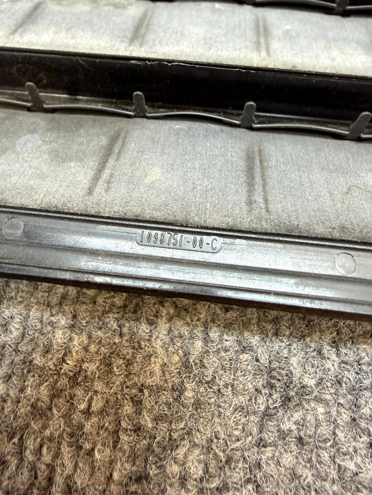 2017–2023 TESLA MODEL 3 AIR EXTRACTOR CABIN VENT GRILLE OEM, 1098751-00-C